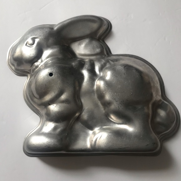 Vintage Bakeware Rabbit Mold - Picture 3 of 4